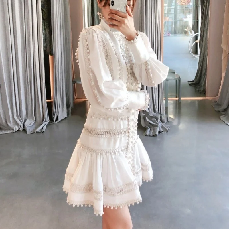 O-Kaeluse Vintage Valge Naiste Lühike Kleit Tutt Õõnes Välja Pits Servjätkatud Ruffle Ebaregulaarne Kleit Streetwear Slim Fit Elegantne Kleit