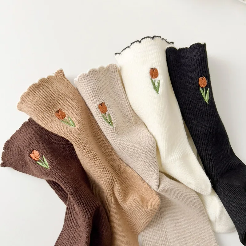 Uus 2022 Sügisel Naiste Sokid Lille Tikandid Jaapani Kawaii Armas Sokid Korea Stiilis Värviga Harajuku Vintage Meeskonna Sokid